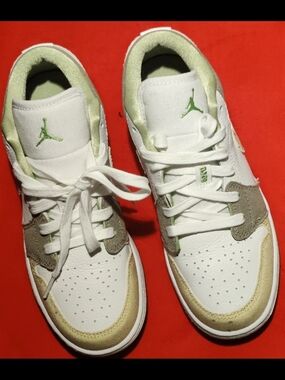 NIKE Air Jordan 1 Low SE GS 'Pastel Grind' Size 4y (DJ0341-100)